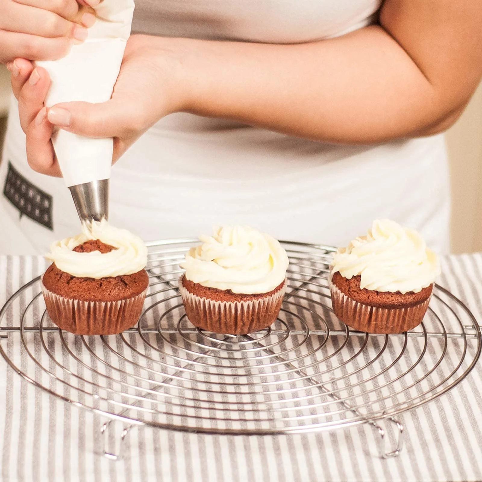 400 Pcs Disposable Piping Bags 12inch Anti-Burst Pastry Bags, Tipless Icing Piping Bag for Cake, Cream Frosting and Cookie Decoration Supplies - Image 6