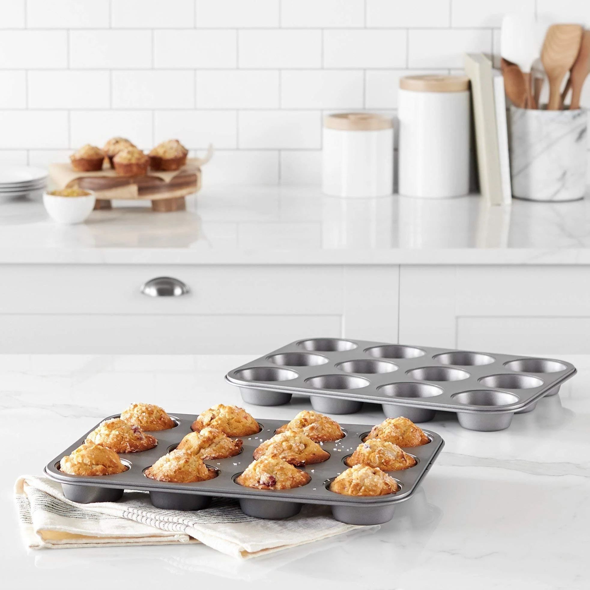 Amazon Basics Nonstick Round Muffin Baking Pan, 12 Cups, Set of 2, Gray, 13.9x10.55x1.22" - Image 7