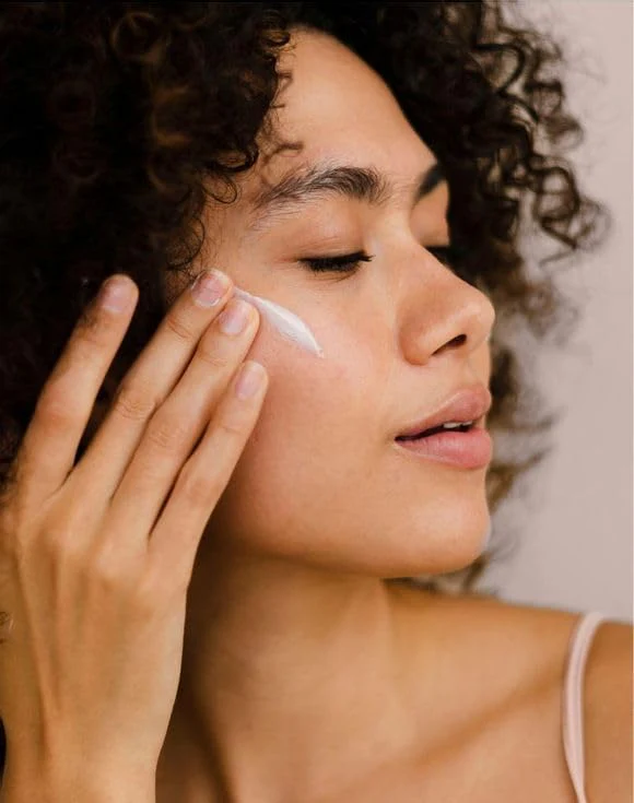 AVON Solutions Nourishing Moisturizing Cream 1.7 oz Hypoallergenic Daily Face Hydrator - Image 3