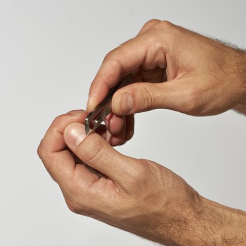 Tweezerman Men's Mini Hangnail Squeeze Snip Nipper, Silver - Image 3