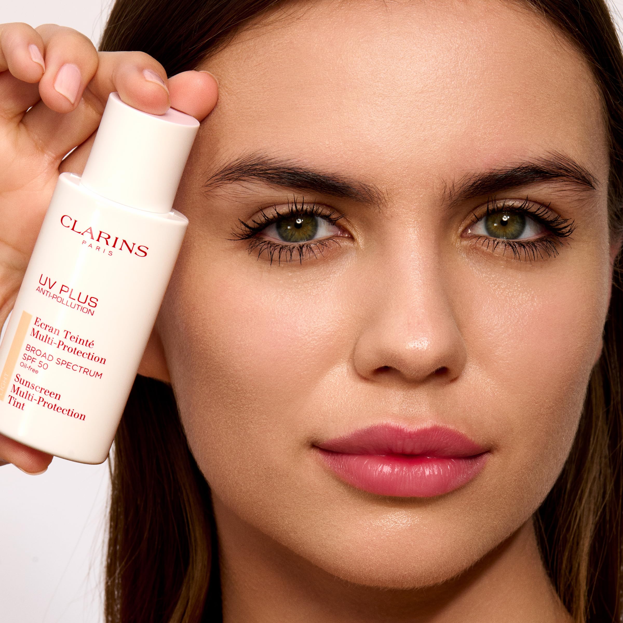 Clarins UV Plus Anti-Pollution, Broad Spectrum SPF 50 Tinted Face Sunscreen | Sheer Finish | Lightweight and Oil-Free | Triple Protection From UVA/UVB Rays, Free Radicals and Pollutants | Shade Light - Image 4