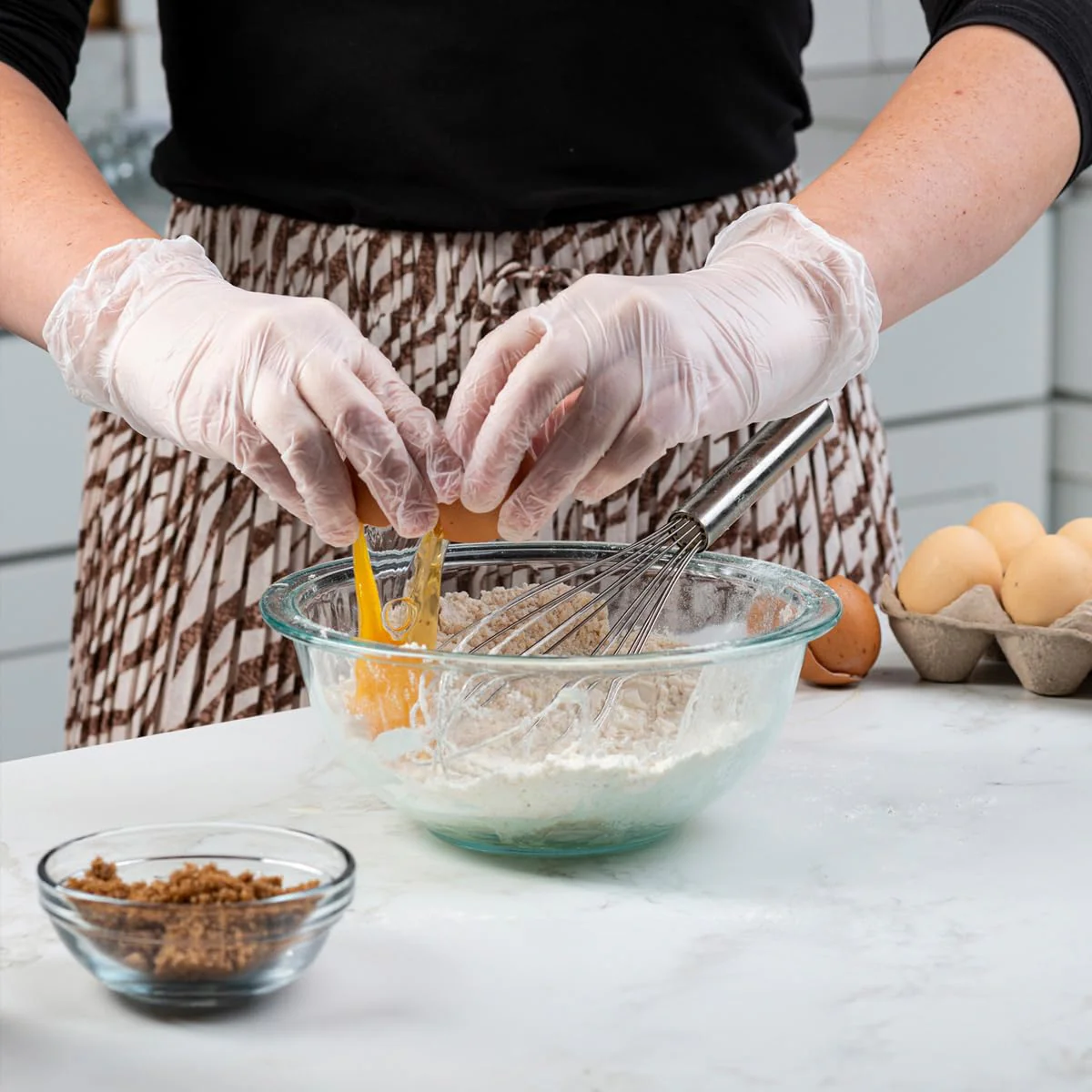GUSTO Clear Vinyl Plastic Gloves [200 Count] Latex-Free, Powder-Free, Food Safe Disposable Gloves for Cooking, Meal Prep, Cleaning & Everyday Use (Formerly Comfy Package) - Image 4