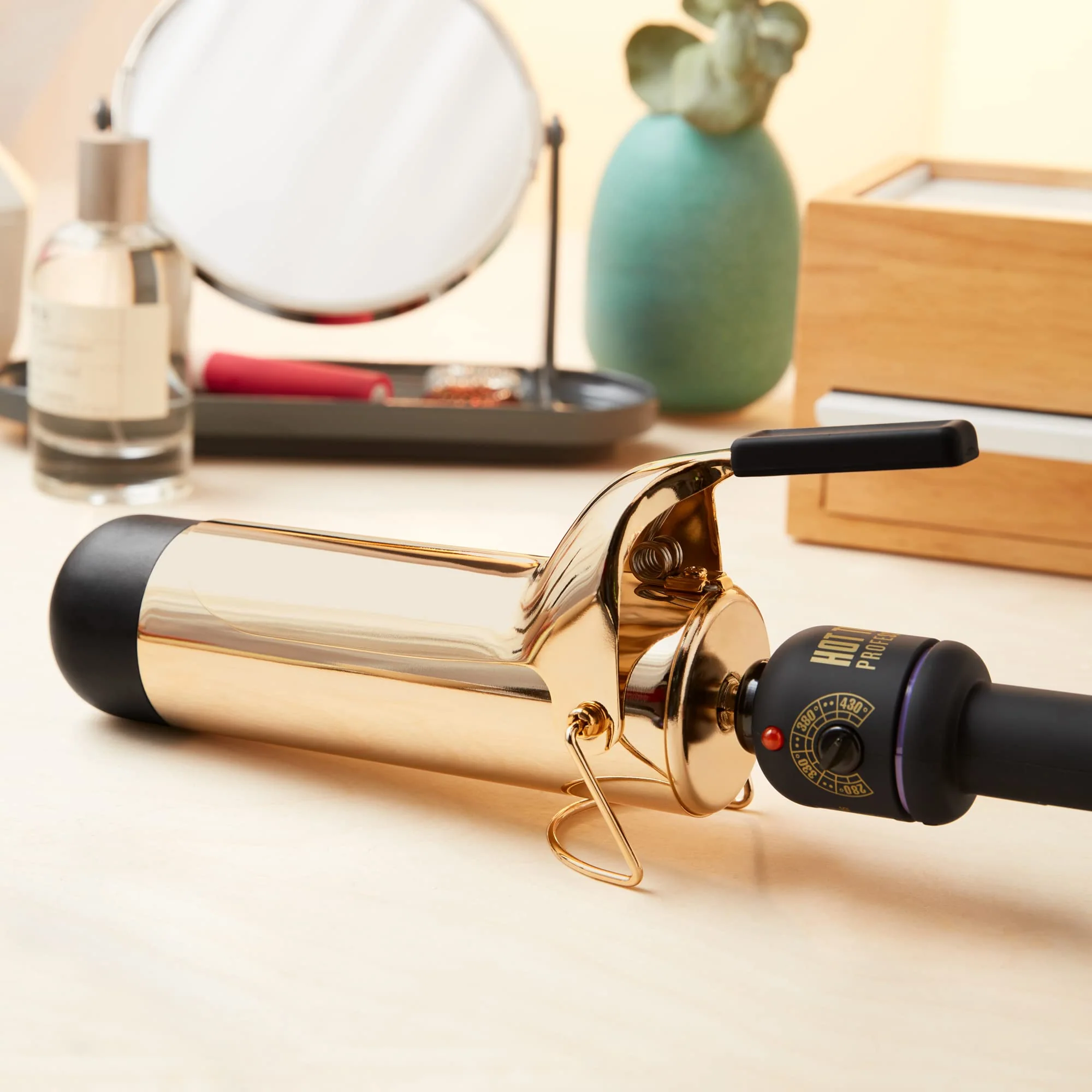 HOT TOOLS (2018 MODEL) Pro Artist 24K Gold Jumbo Curling Iron | Long Lasting, Defined Curls (2 in) - Image 4