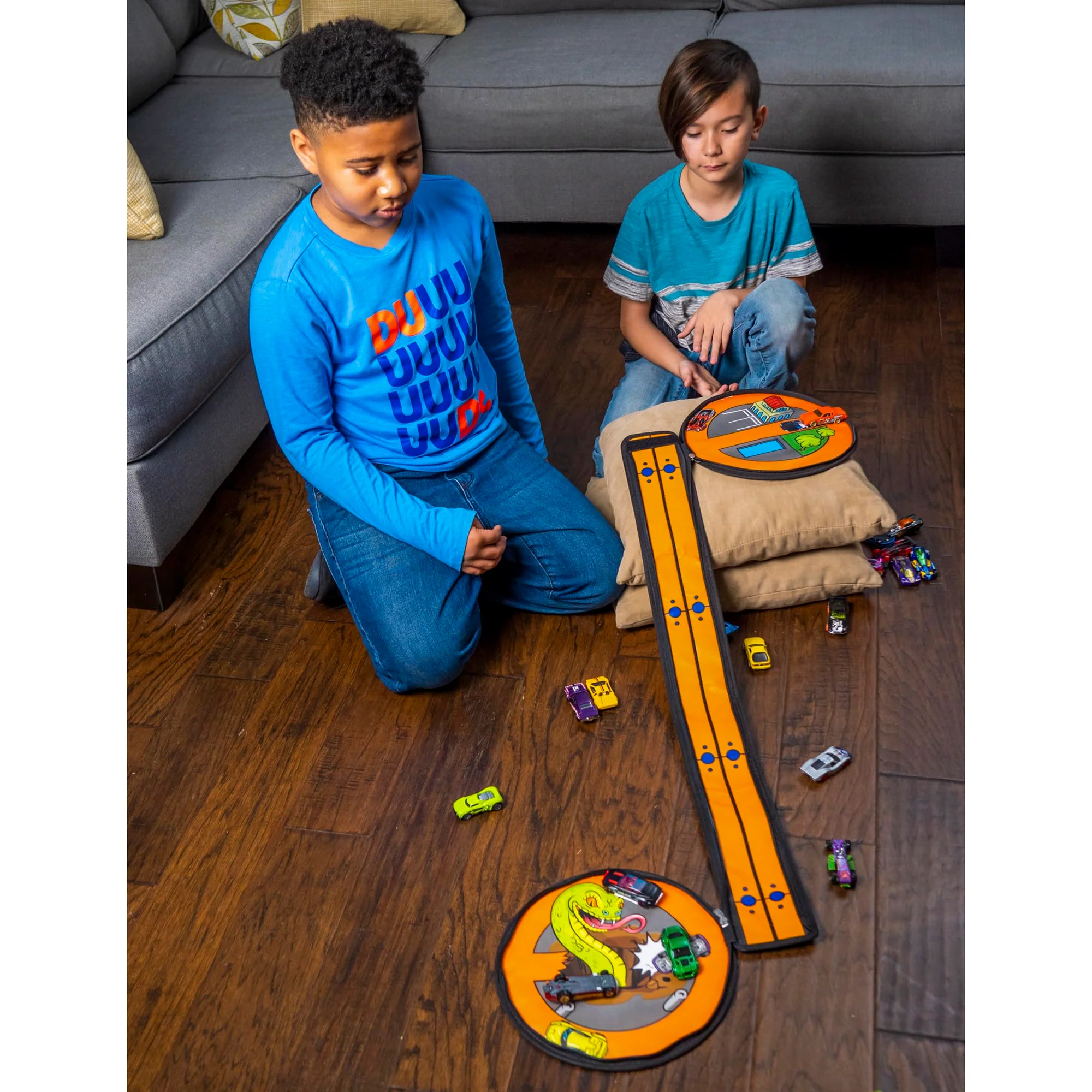 Hot Wheels Tara Toy: ZipBin Wheelie Track Pack - Unzips Into A Racetrack Mat, Holds 100 Toy Cars, Storage & Play, Circle Tire Design, Kids Ages 3+ - Image 3