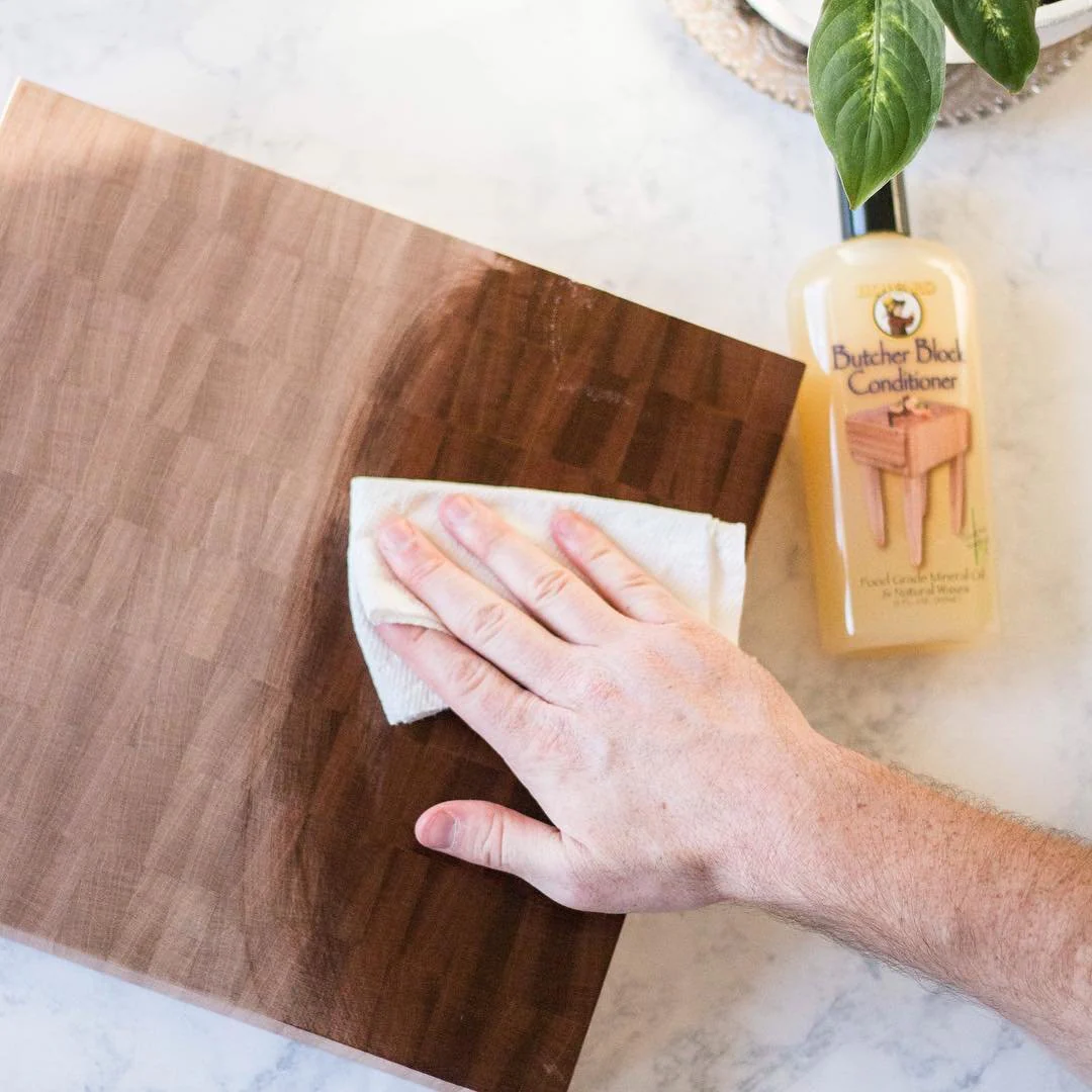 HOWARD Butcher Block Conditioner and Cutting Board Oil, Food Grade Conditioner and Oil, Great for Wooden Bowls and Utensils, Re hydrate your Cutting Blocks, 12 Fl Oz (Pack of 1) - Image 9