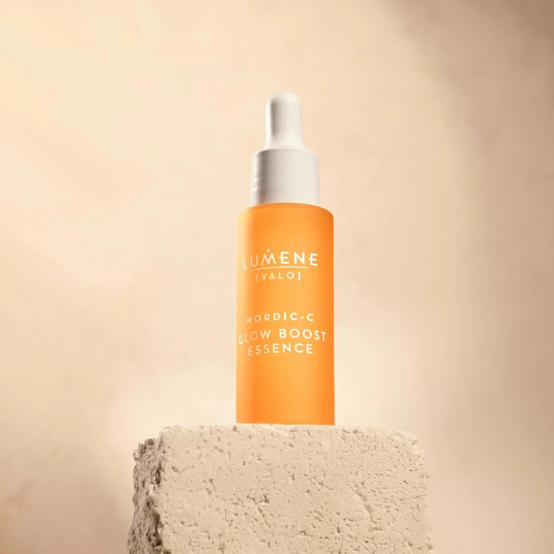 Lumene Nordic-C [Valo] Glow Boost Essence Serum for Face, Glow Up Vitamin C Serum with Hyaluronic Acid and Antioxidants, Enhancing Skin Hydration, 1 fl oz - Image 7
