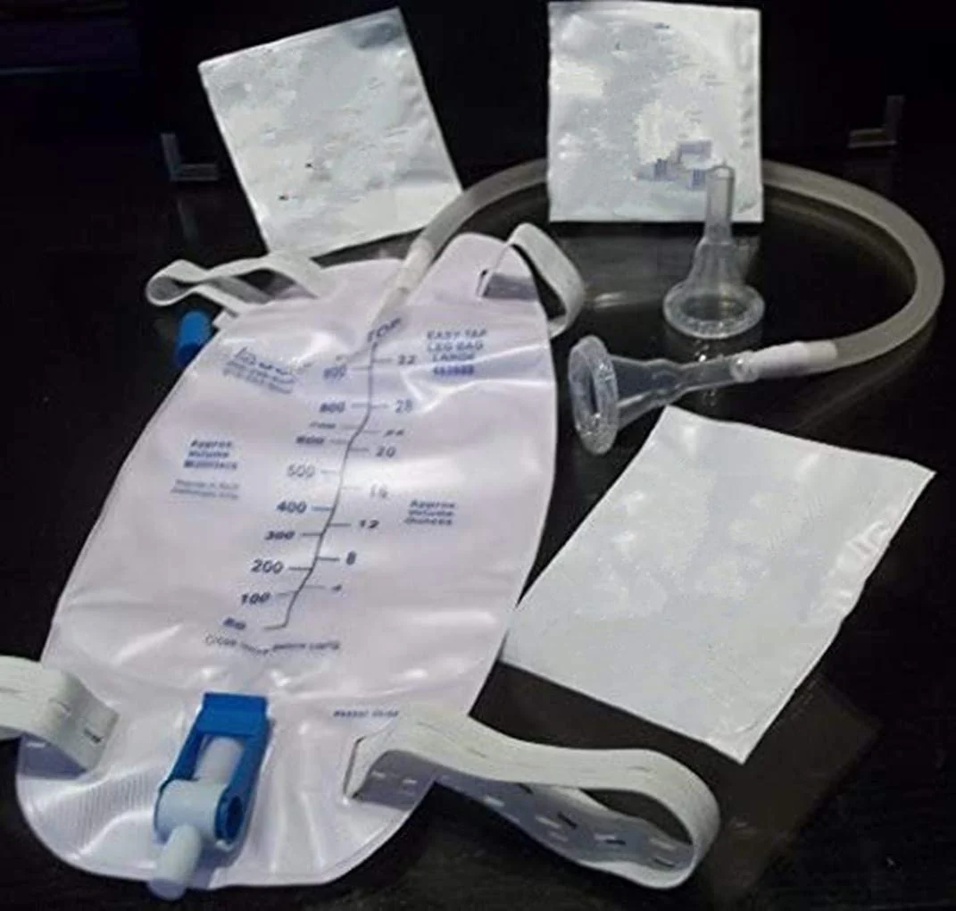 Male Complete Kit Urinary Incontinence 7-Condom Catheters External Self-Seal,Premium Leg Bag （1000ml）with 18" Tubing, Straps & Fast and Easy Draining (31mm (Intermediate)) - Image 2