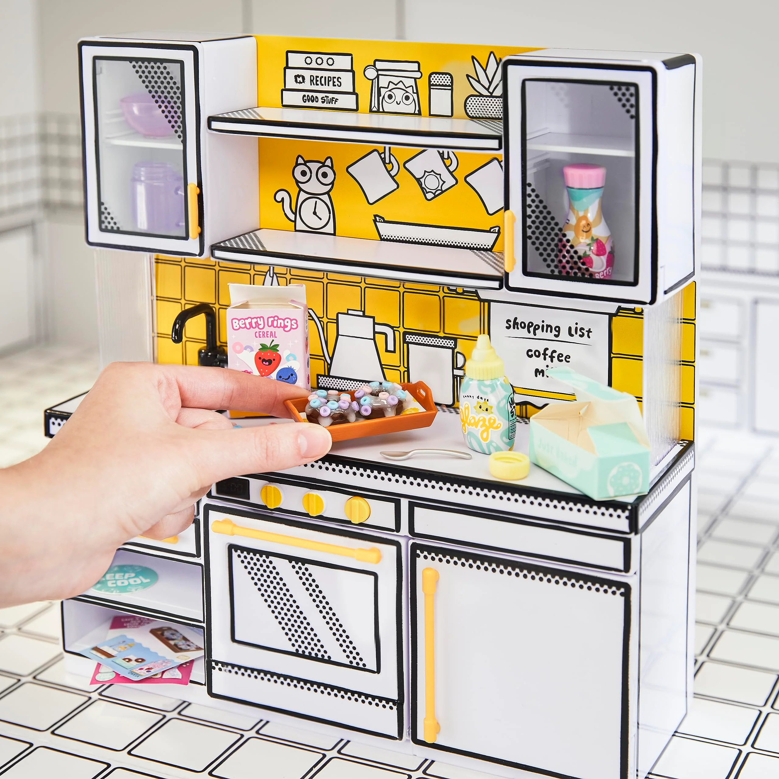 MGA's Miniverse Make It Mini Kitchen, Kitchen Playset, w/UV Light, Collectibles, DIY, Resin Play, Exclusive, Mystery Recipe, Mini Oven Mitts, NOT Edible, 8+ - Image 6