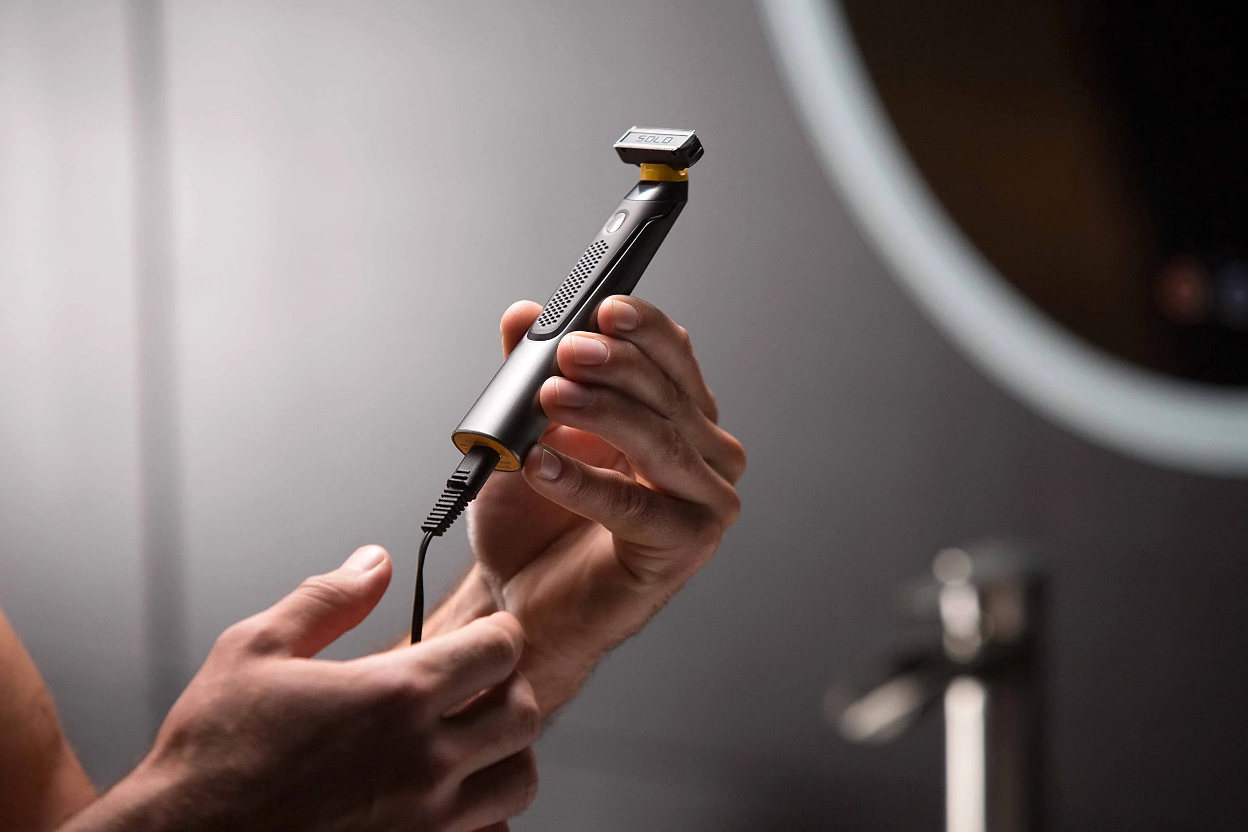 MicroTouch SOLO Titanium, Rechargeable Beard & Body Razor that Trims, Edges, Shaves, and Grooms - Image 4