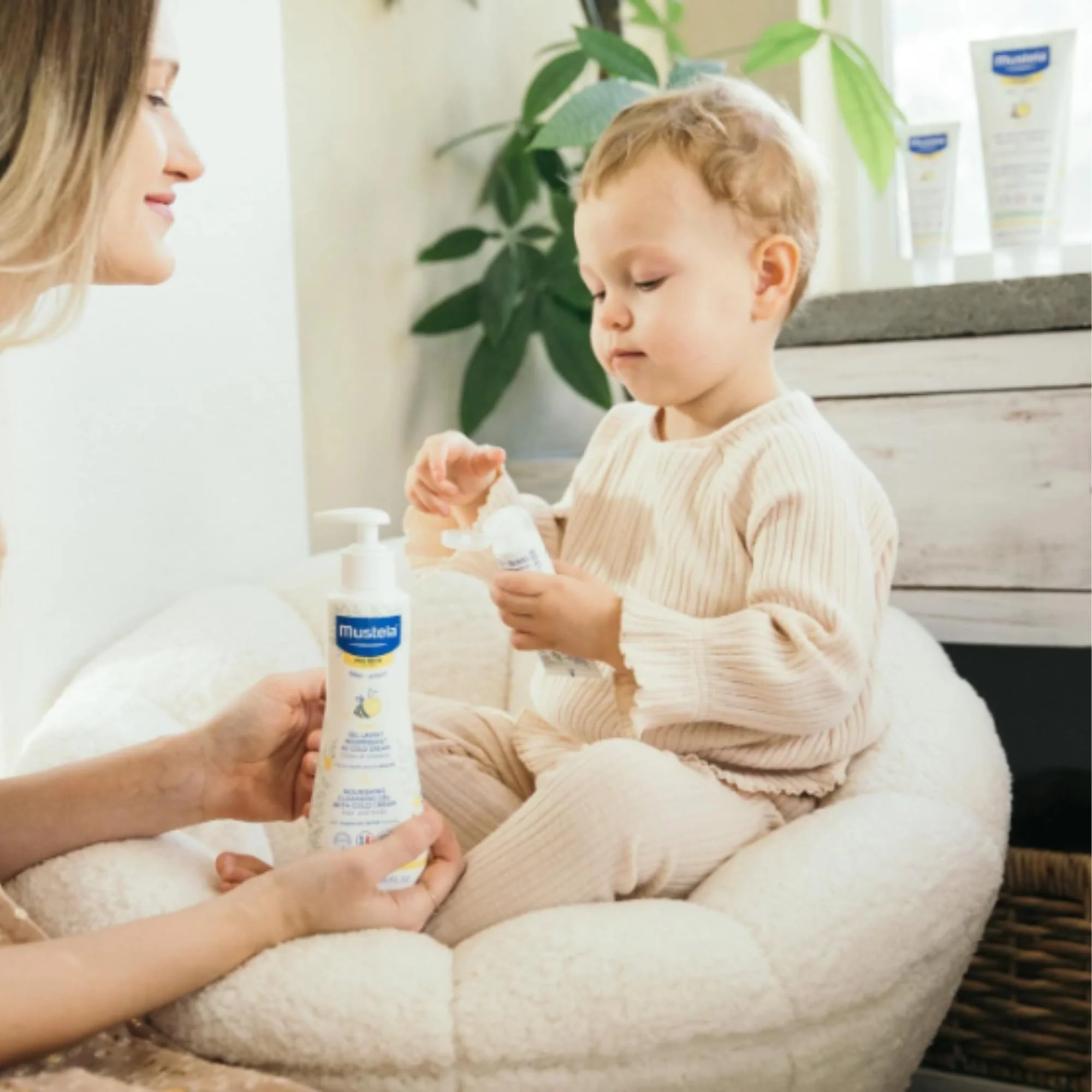 Mustela Baby Nourishing Lotion – Daily Body Lotion for Dry Skin - with Natural Avocado, Cold Cream & Beeswax - Safe from birth on - 6.76 fl. oz. - Image 3