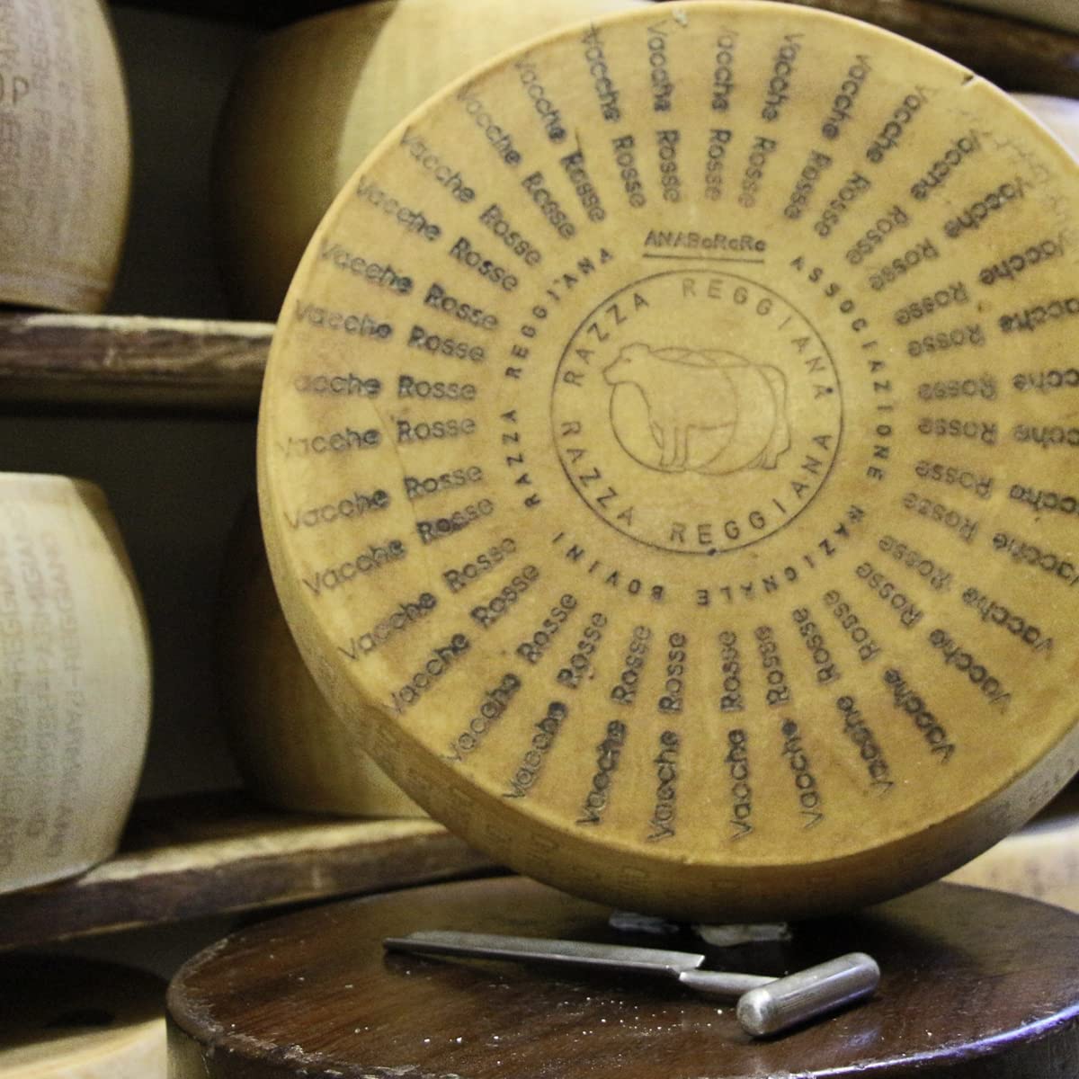 Parmigiano Reggiano PDO "Vacche Rosse/Red Cows" Seasoned 24 Months, 2,2 lbs (kg.1). Produced Directly by Consorzio Vacche Rosse (Red Label) - Image 2