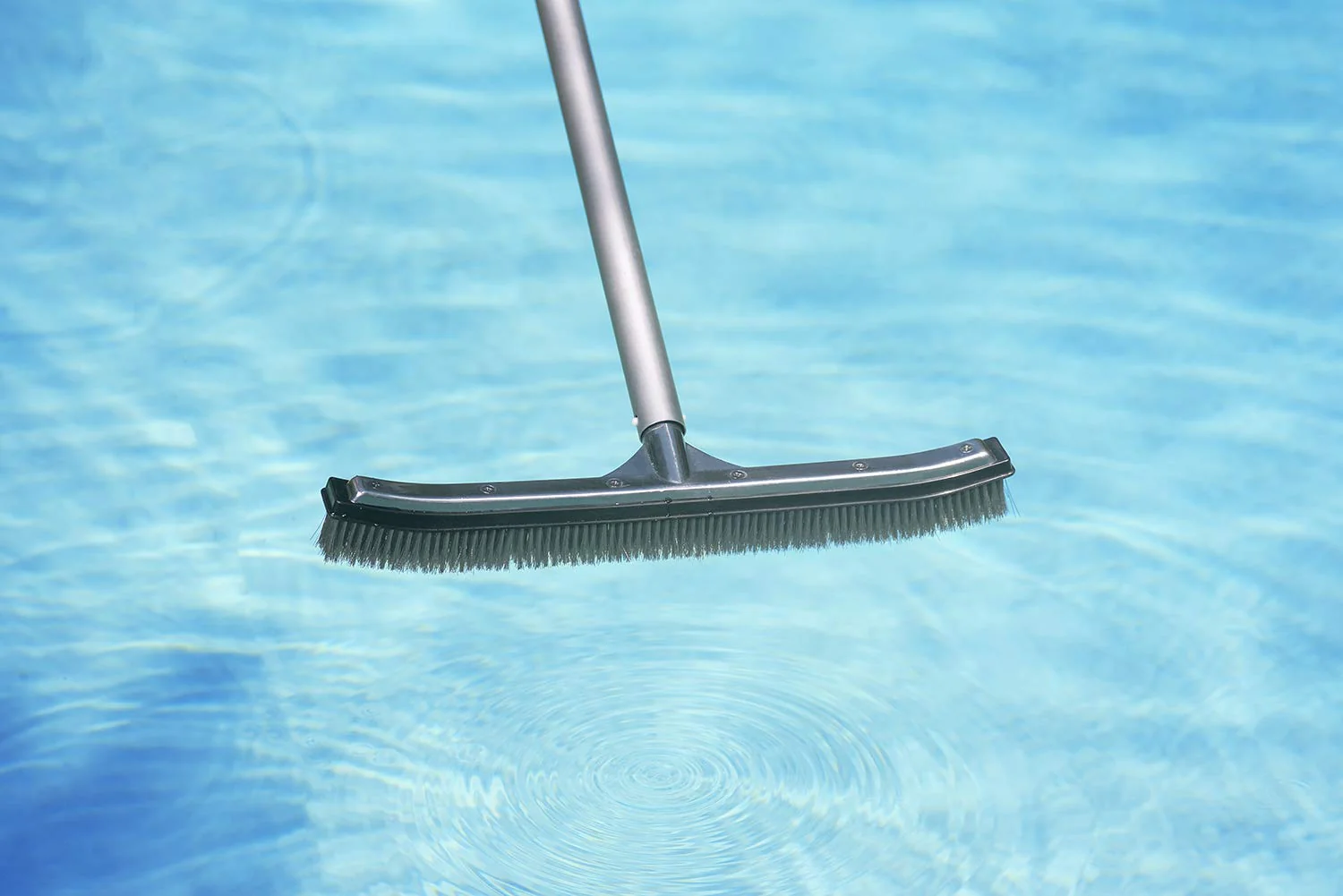 Poolmaster 18-Inch Stainless Steel Pool Algae Brush, Heavy-Duty Aluminum Back, for Gunite Concrete Pools and Spas, Wide Head for Fast Wall and Floor Cleaning - Image 2