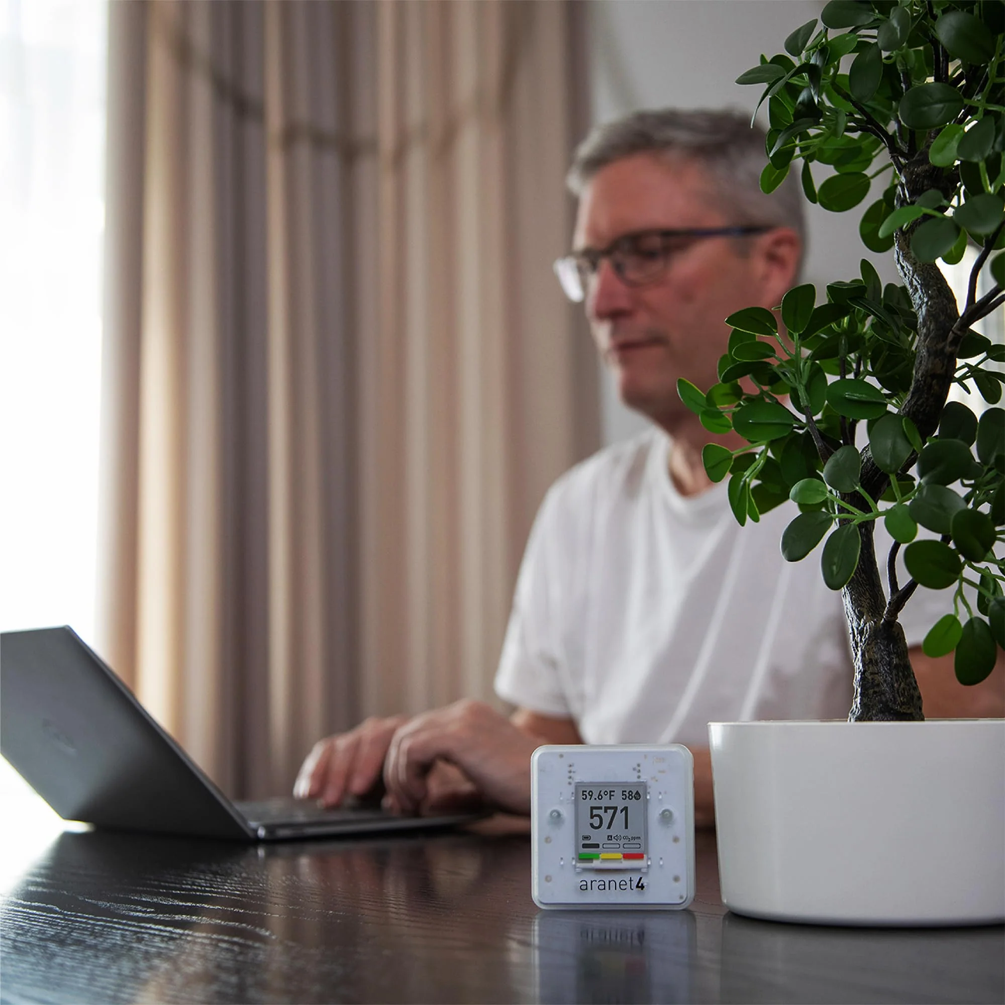 SAF Aranet4 Home: Smart Indoor Air Quality Monitor - CO2, Temperature, Humidity, Portable & Battery-Powered, E-Ink Screen, Free App Integration - Image 4