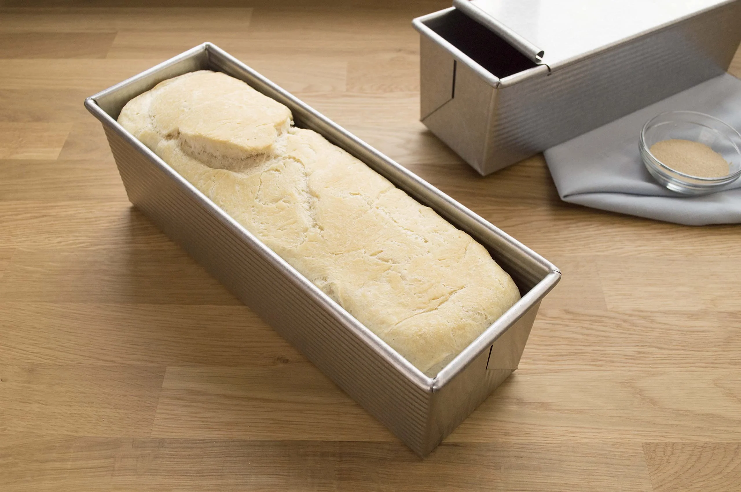 USA Pan Pullman Loaf Pan, 9 x 4 x 4, Aluminized Steel - Image 2
