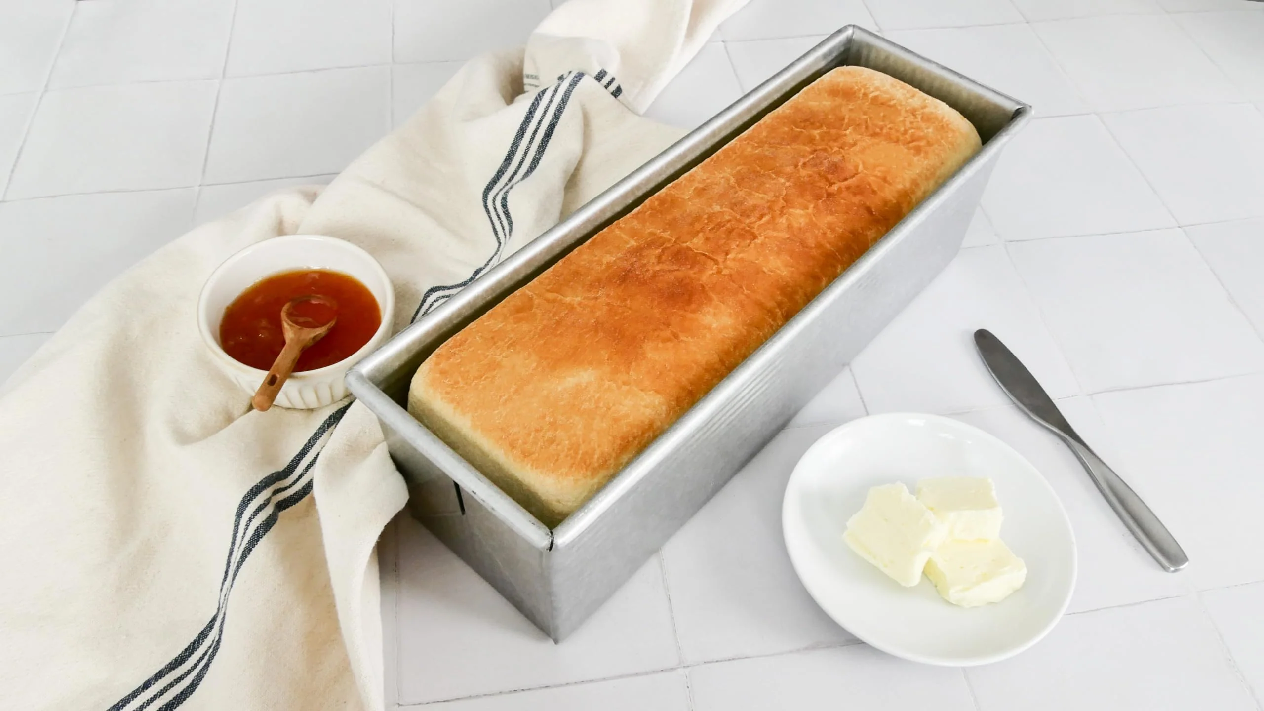 USA Pan Pullman Loaf Pan with Cover, Large w Set of 2 - Image 5
