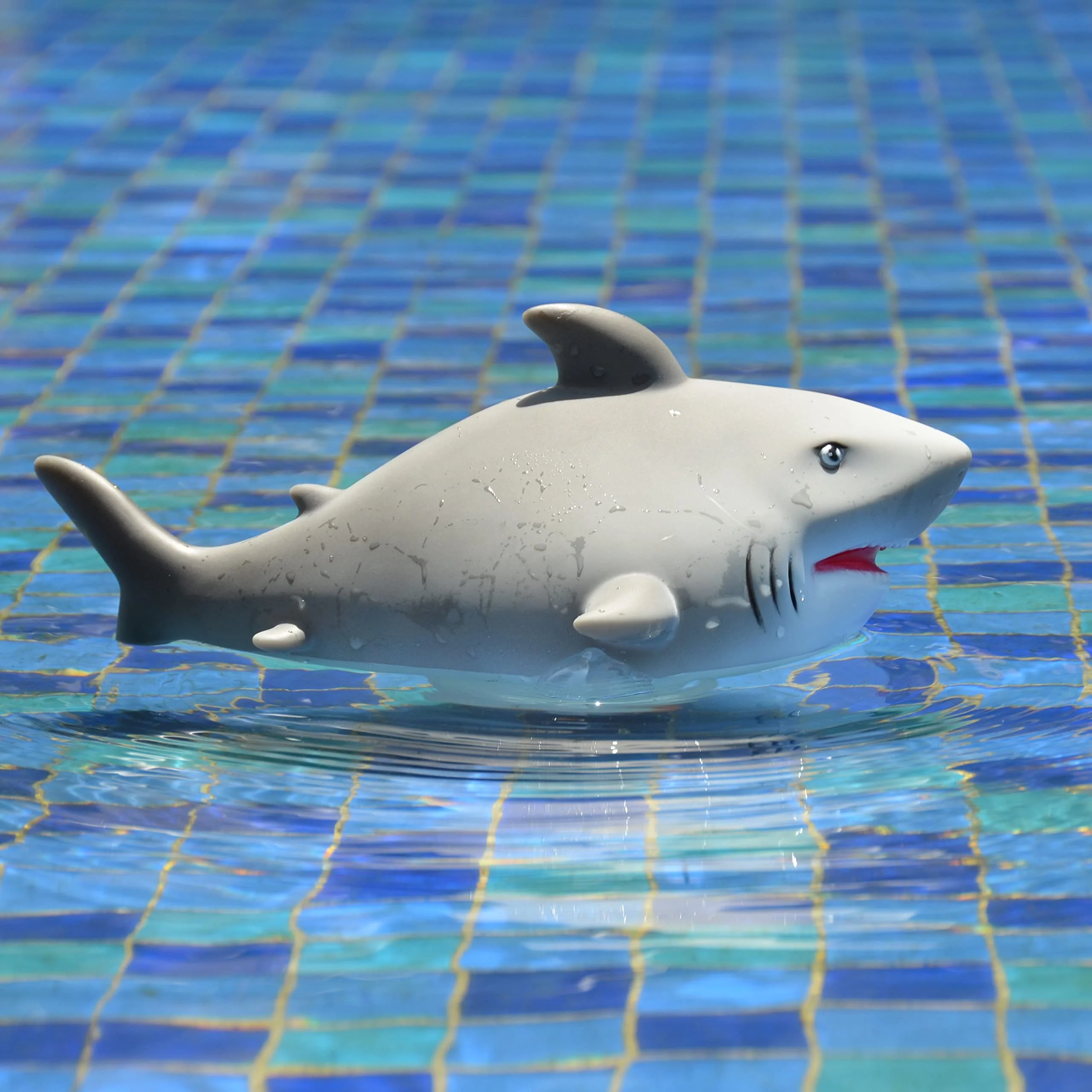 XY-WQ Chlorine Floater, Floating Pool Chlorine Dispenser (Shark), Fits 1 and 3 Inch Tablets for Large and Small Pools, Hot Tub, Spa - Image 5